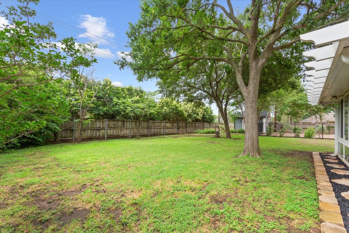 9519 Oak Springs Drive Woodway TX 76712
