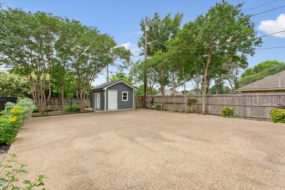 9519 Oak Springs Drive Woodway TX 76712