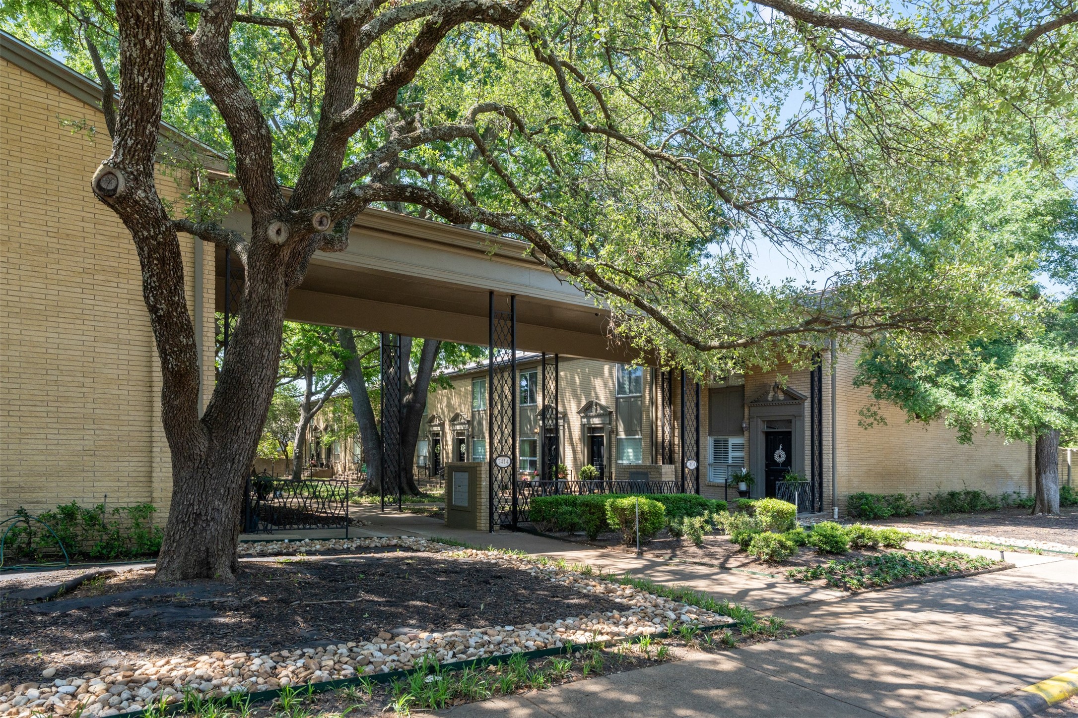 7404 W Northwest Highway Dallas TX 75225