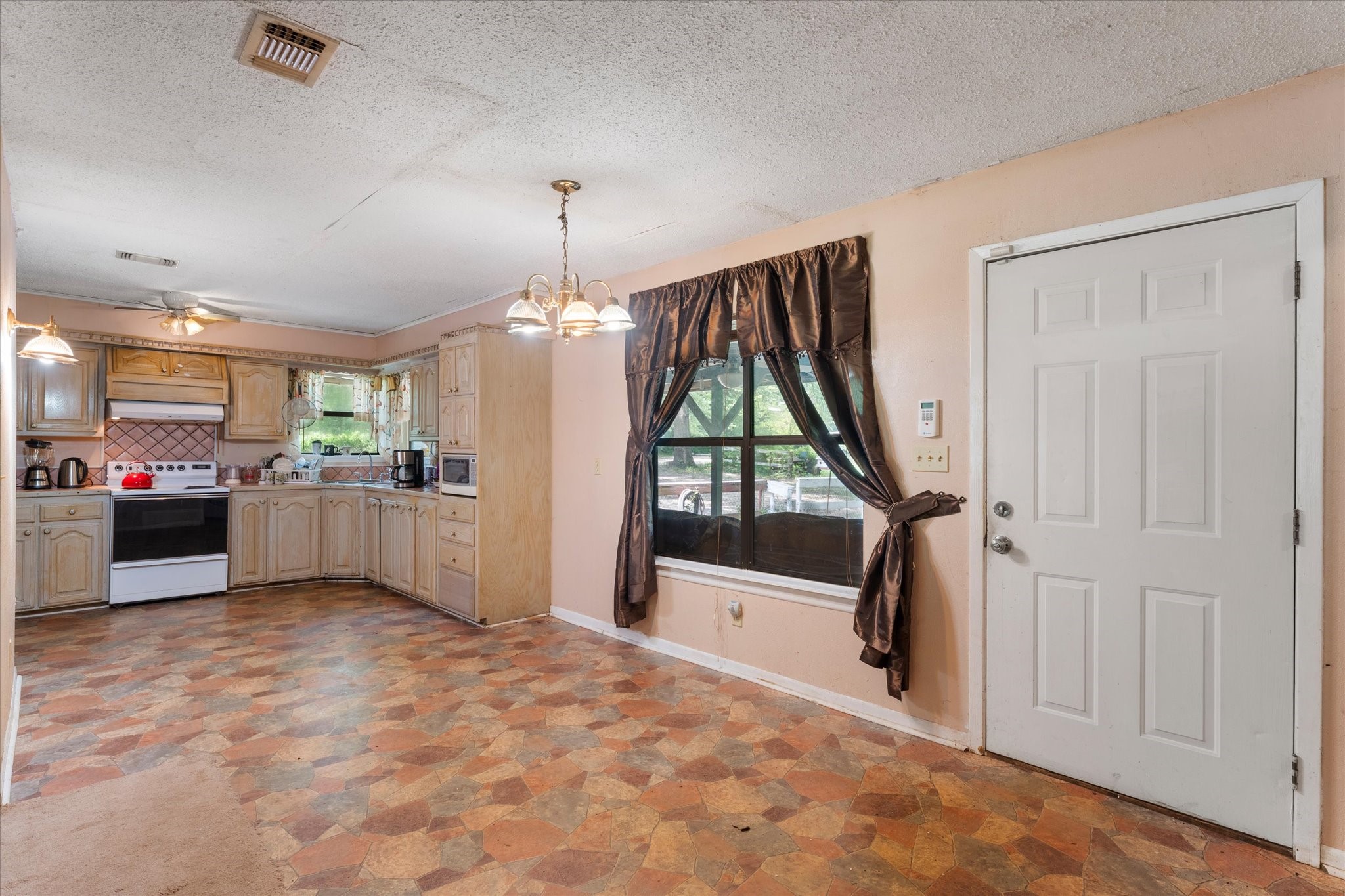 18459 Fm 16 E Winona TX 75792