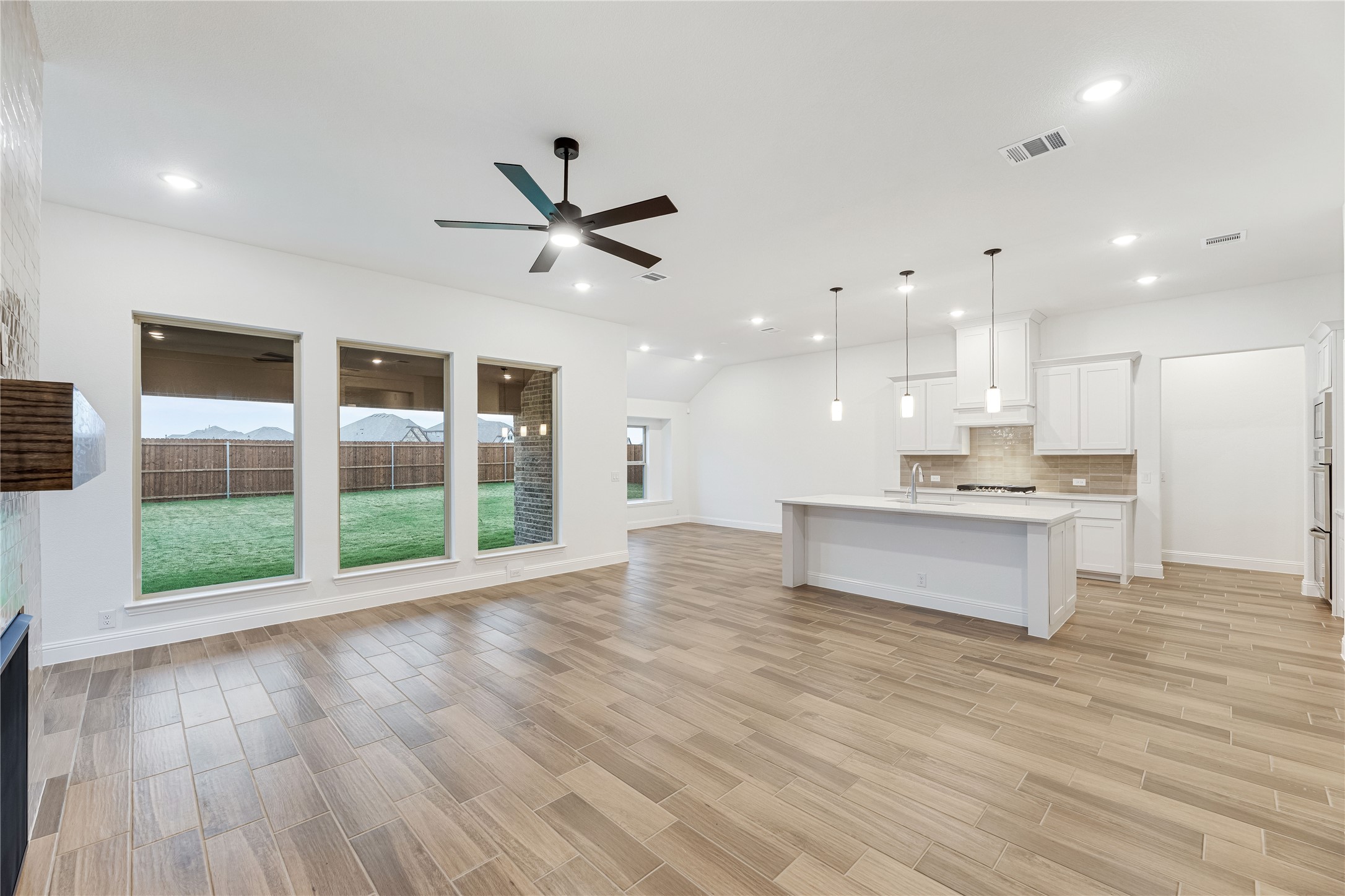 1240 Amberwood Lane Red Oak TX 75154