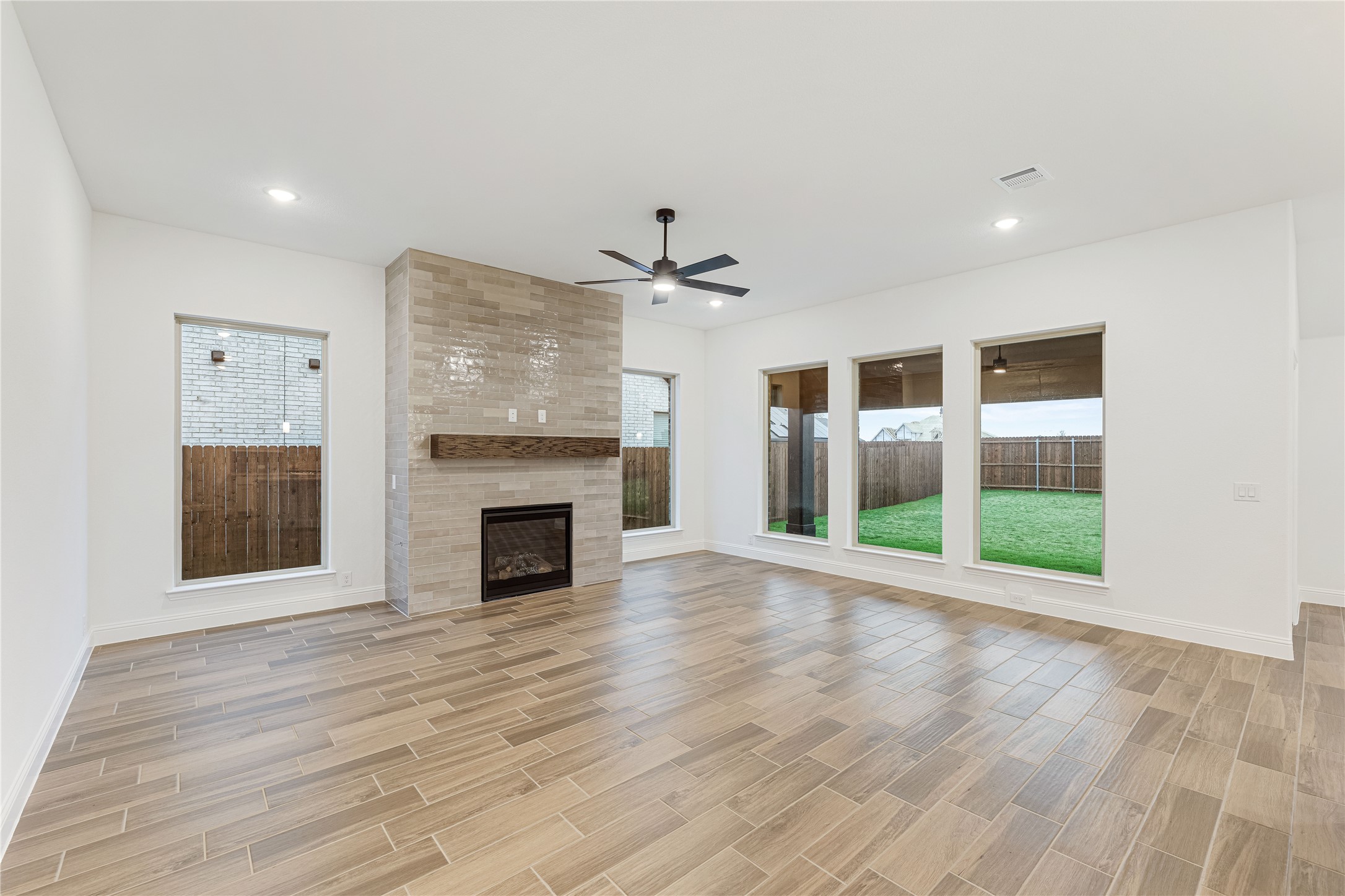 1240 Amberwood Lane Red Oak TX 75154