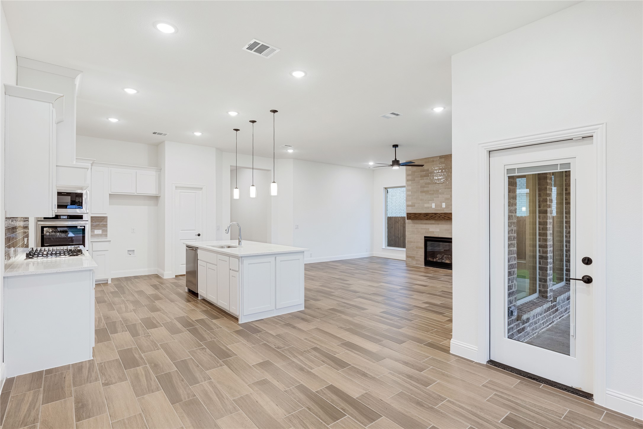 1240 Amberwood Lane Red Oak TX 75154