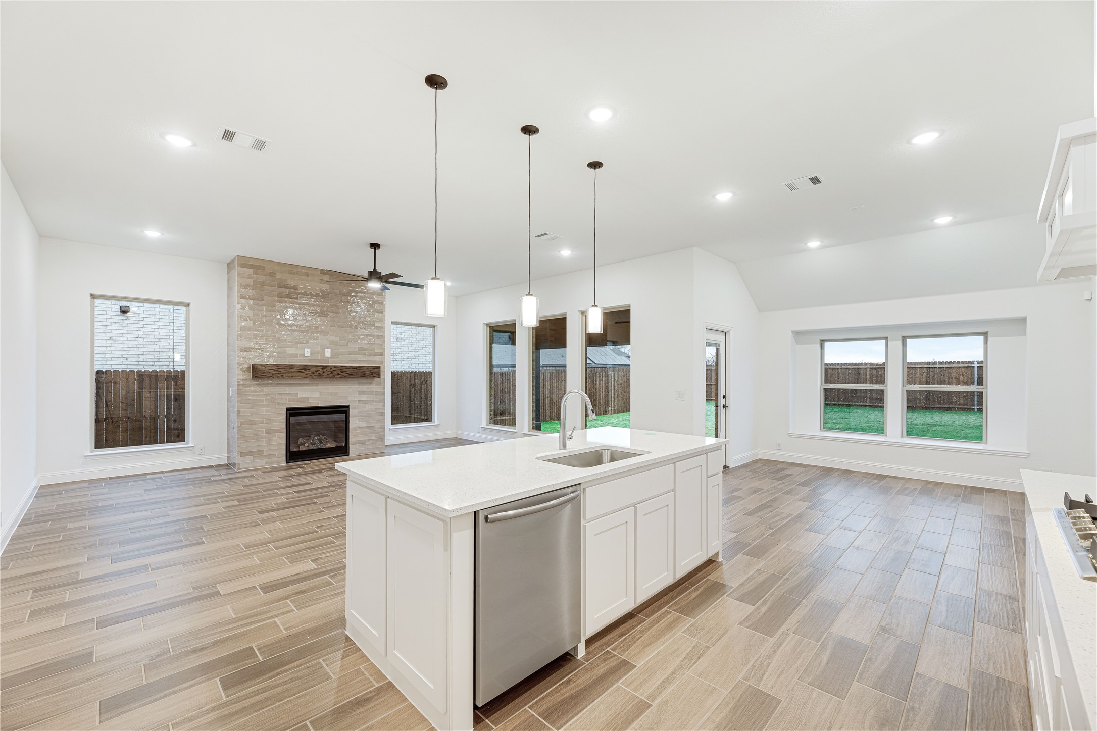 1240 Amberwood Lane Red Oak TX 75154