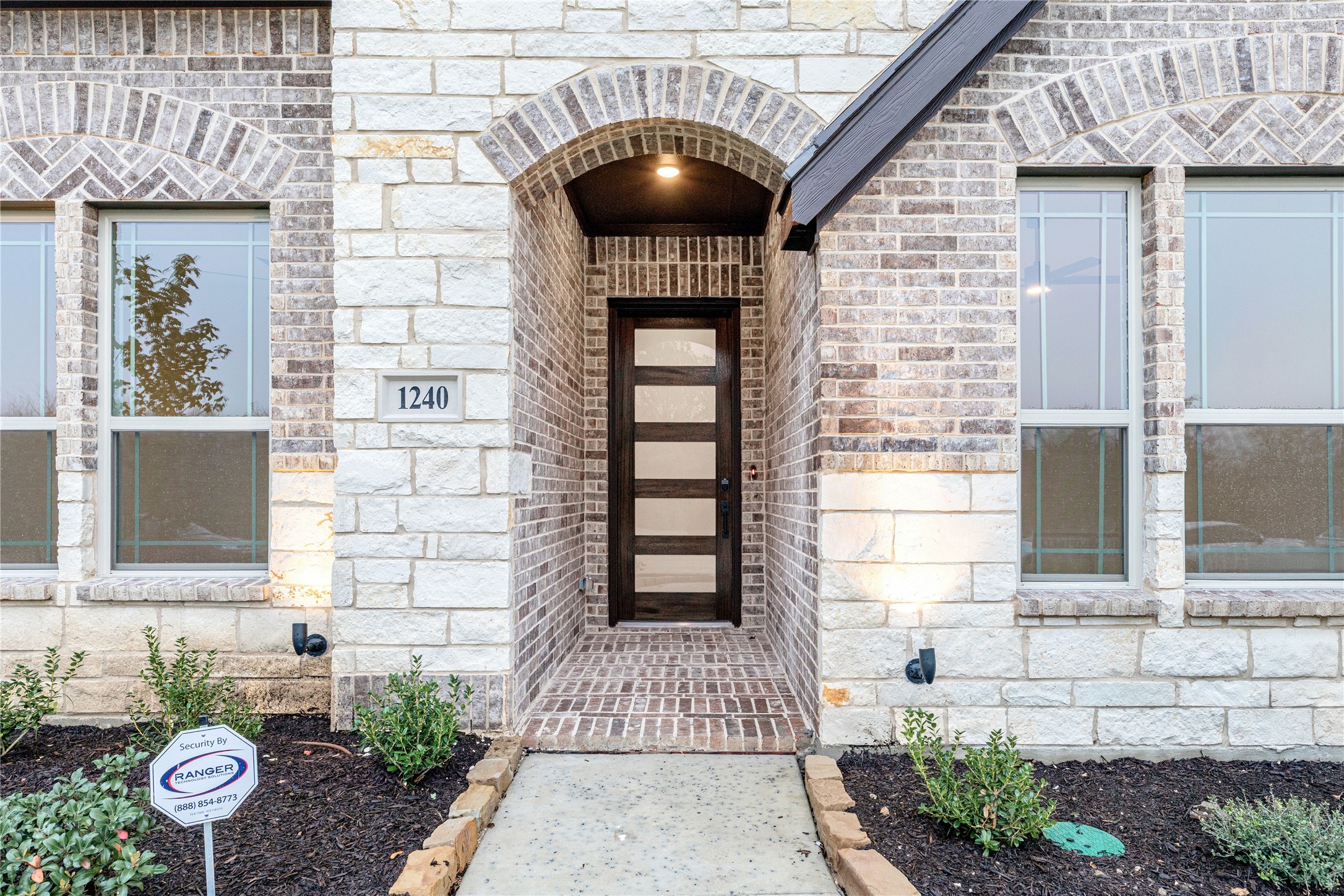 1240 Amberwood Lane Red Oak TX 75154