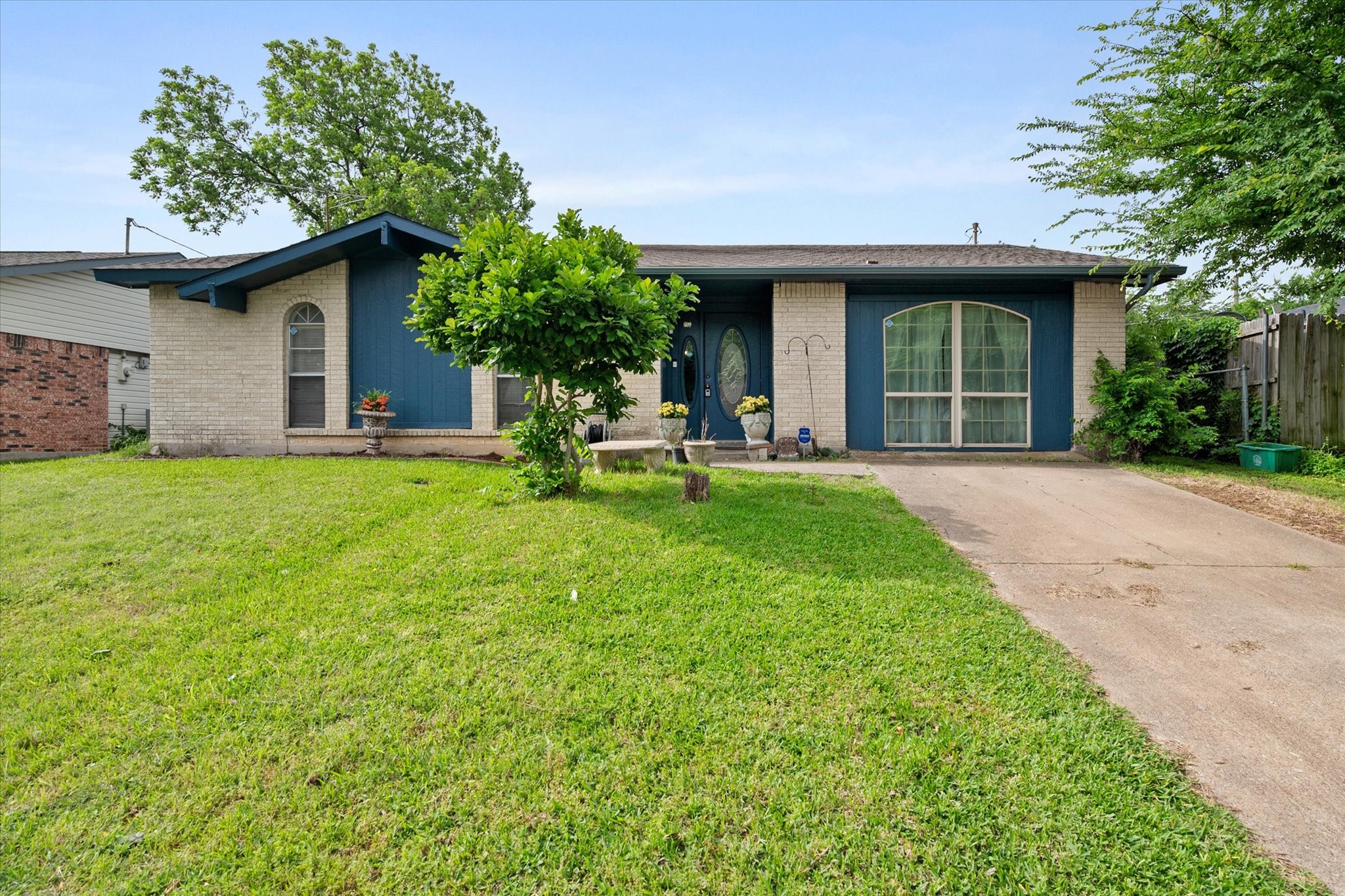609 Columbine Lane Grand Prairie TX 75052