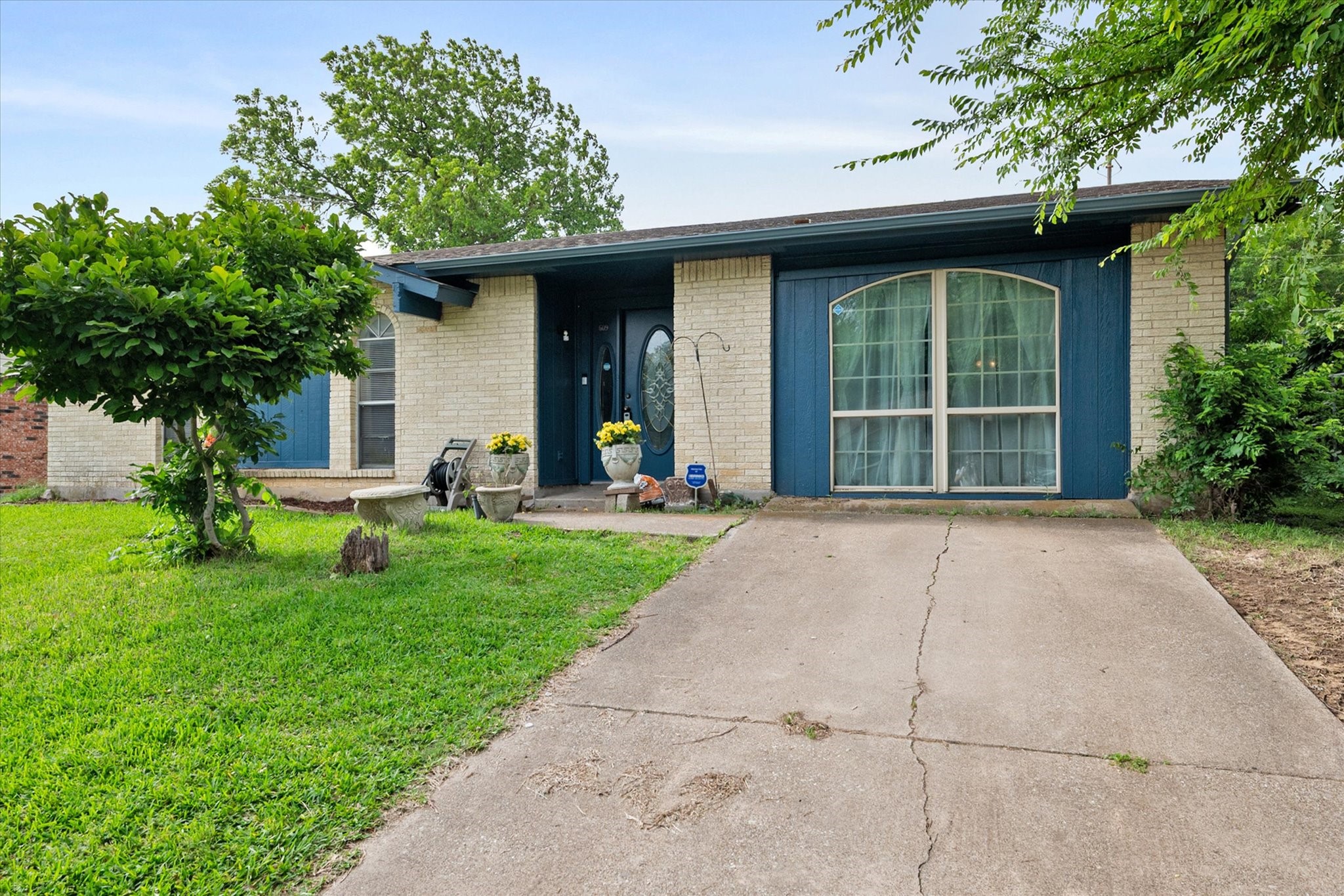 609 Columbine Lane Grand Prairie TX 75052