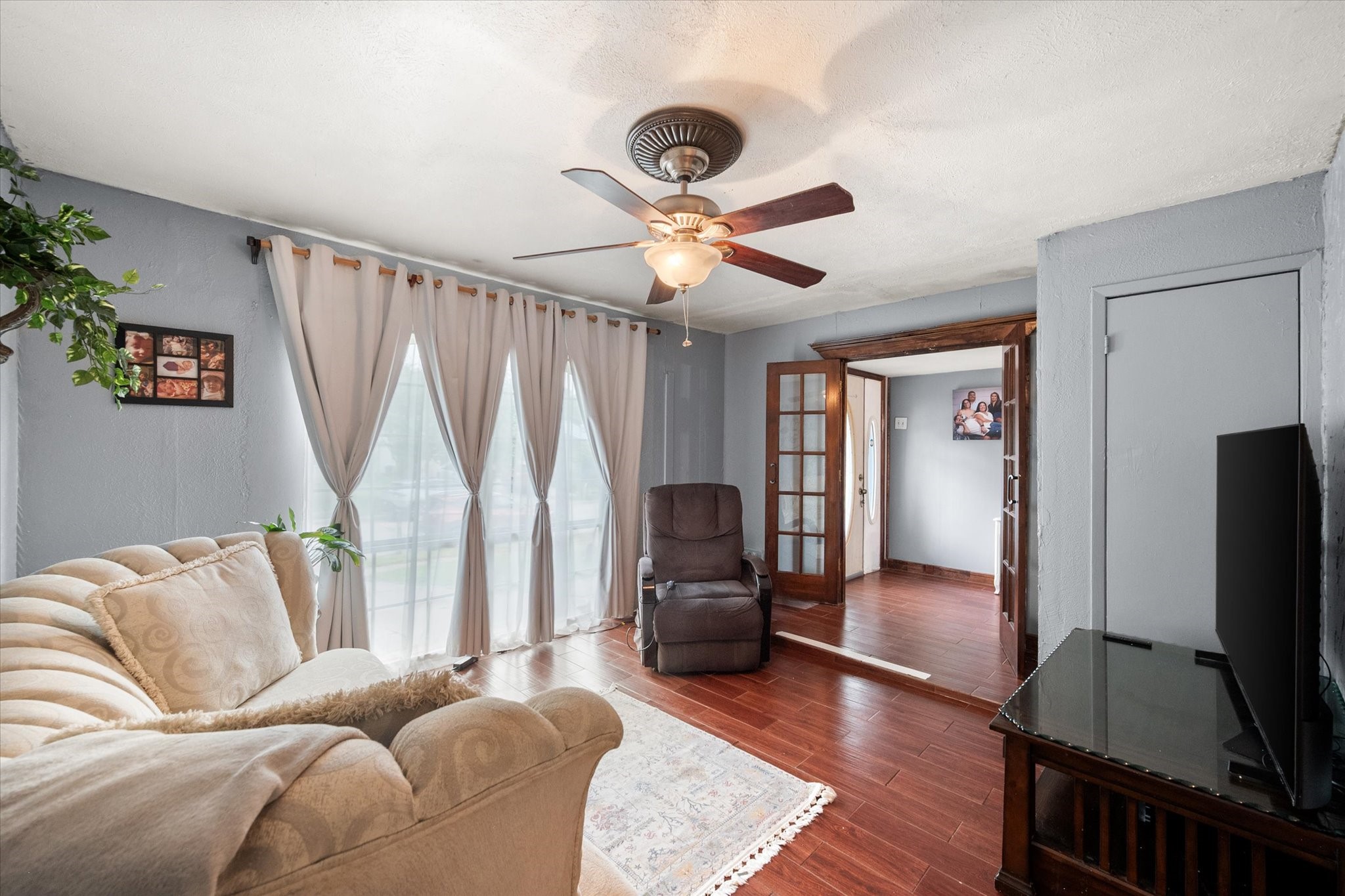 609 Columbine Lane Grand Prairie TX 75052