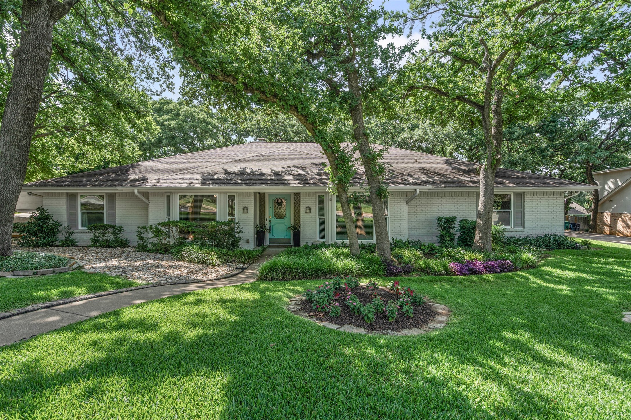 1917 Cliffbrook Court Fort Worth TX 76112