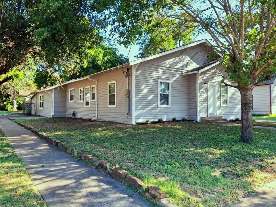 220 W Wardville Street Cleburne TX 76033