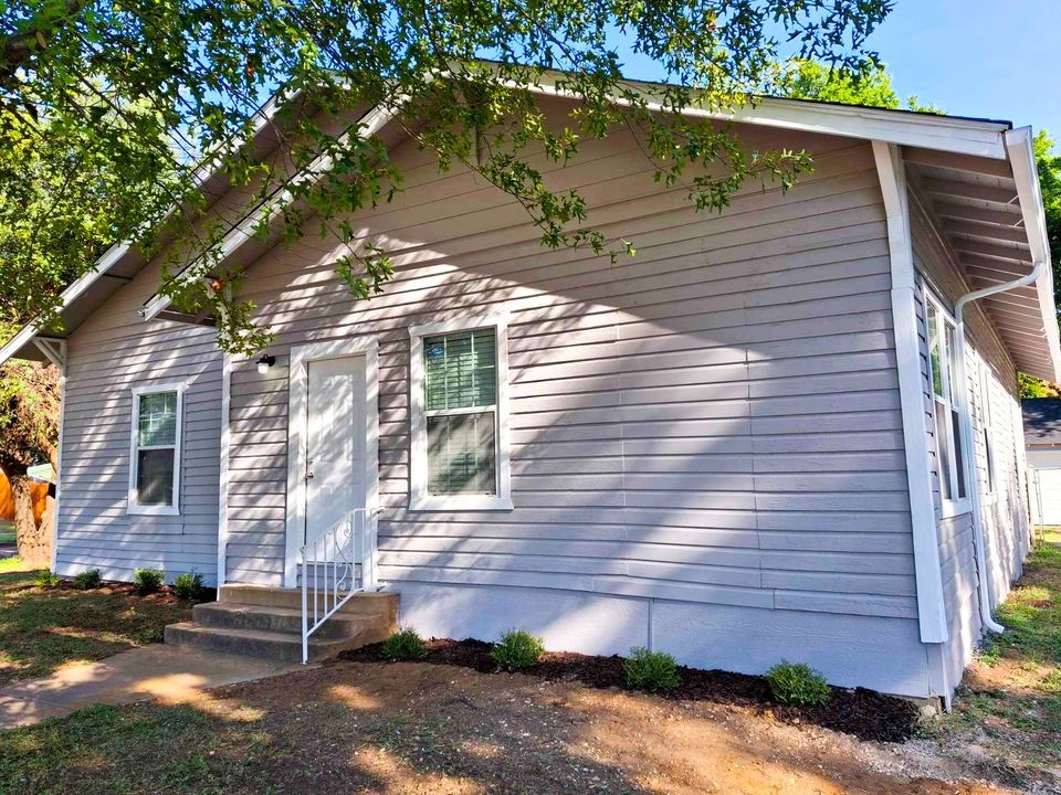220 W Wardville Street Cleburne TX 76033