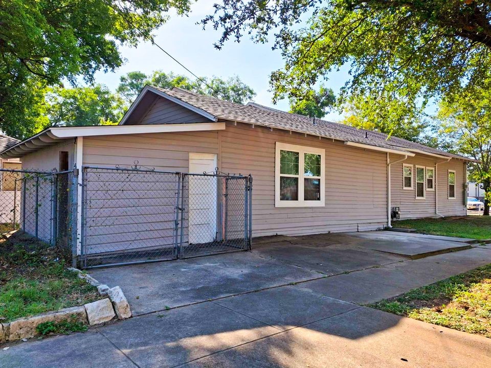 220 W Wardville Street Cleburne TX 76033