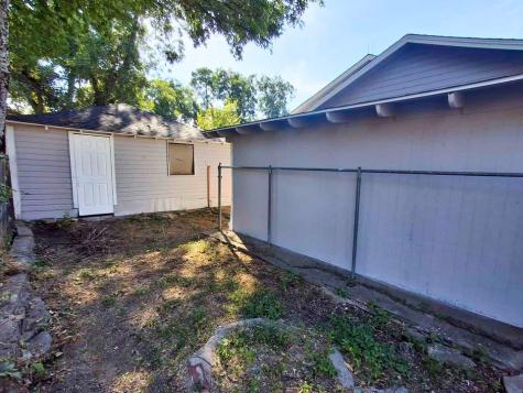 220 W Wardville Street Cleburne TX 76033