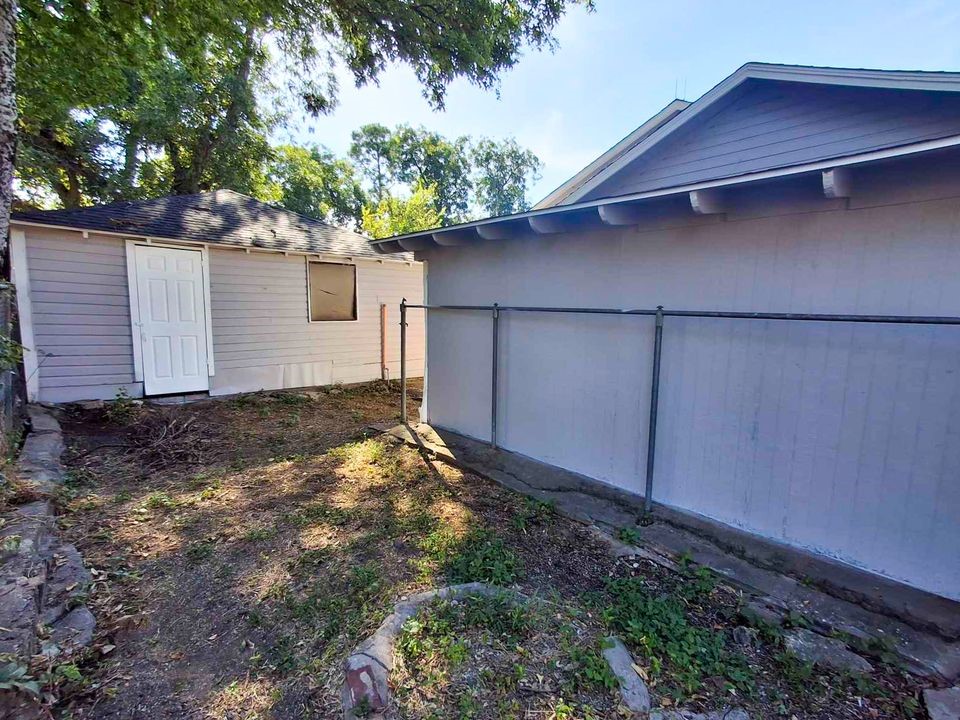 220 W Wardville Street Cleburne TX 76033
