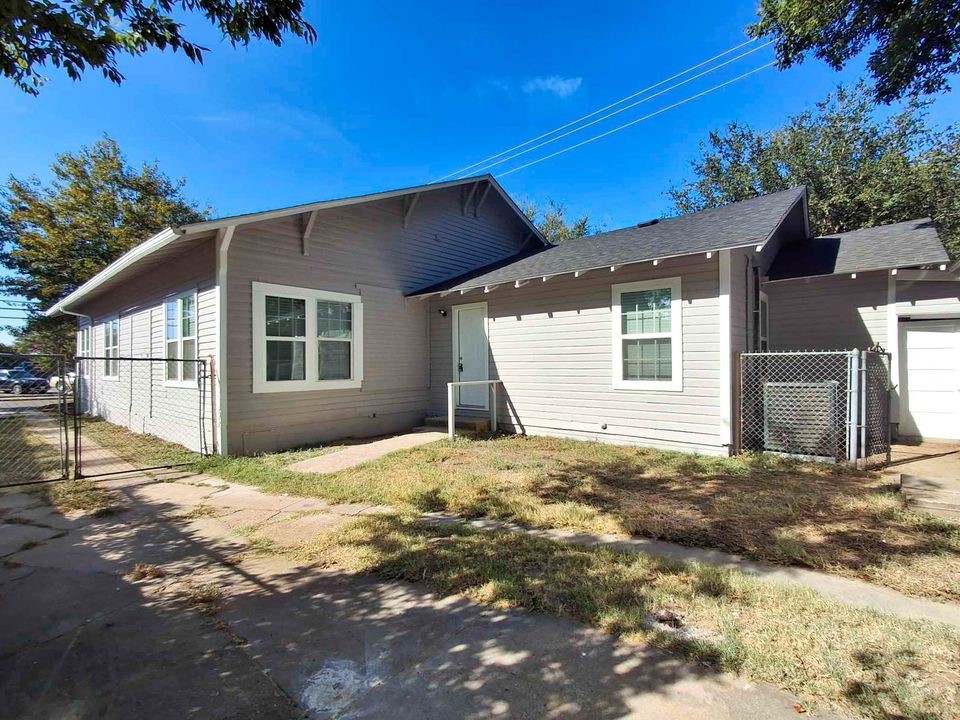 220 W Wardville Street Cleburne TX 76033