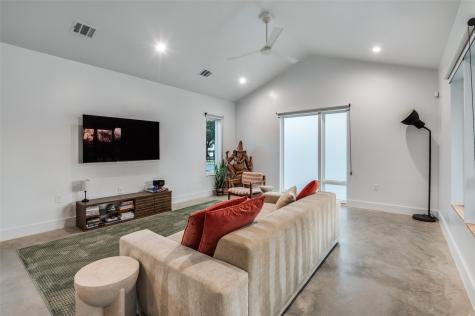 1021 Nomas Street Dallas TX 75212