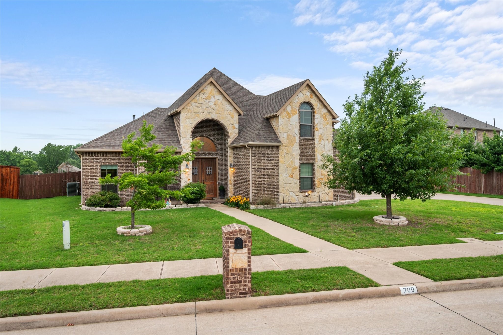 709 Ashbury Drive Midlothian TX 76065