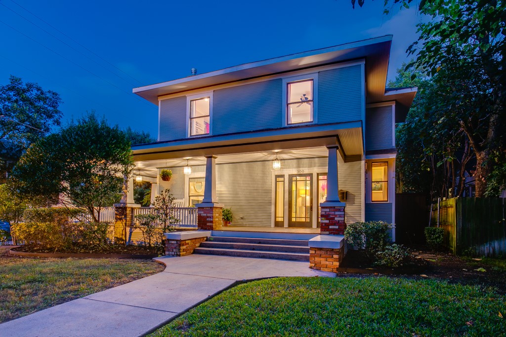 300 S Edgefield Avenue Dallas TX 75208