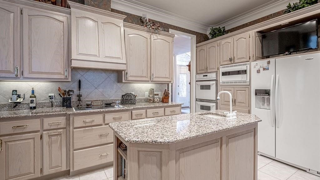 5202 Comanche Vista Trail Granbury TX 76049