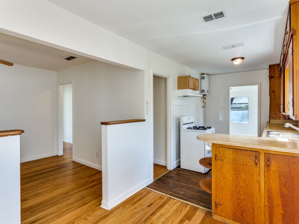5433 Thomas Lane River Oaks TX 76114