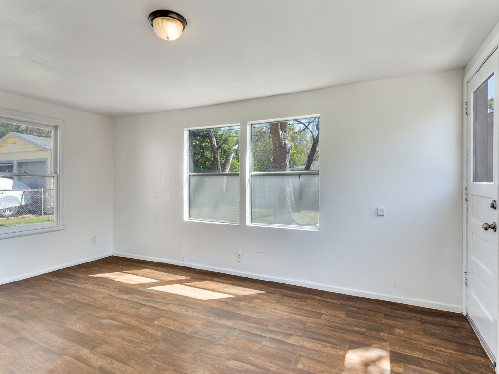 5433 Thomas Lane River Oaks TX 76114