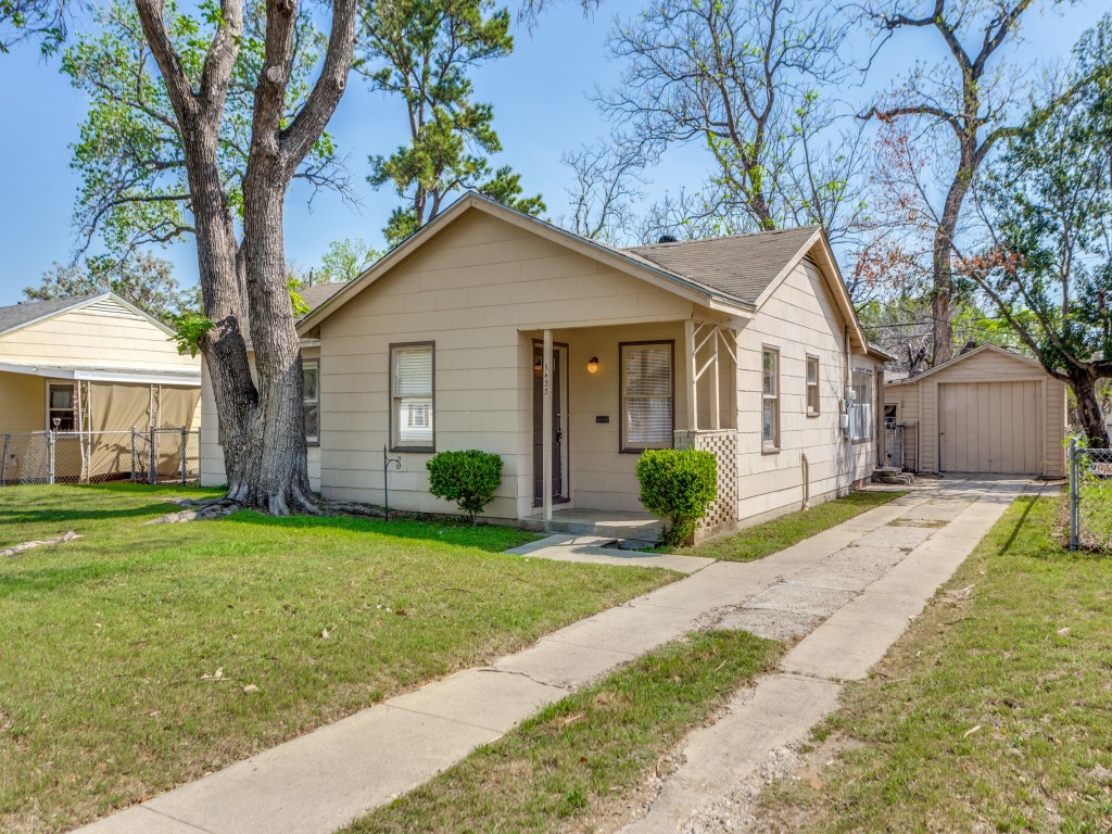 5433 Thomas Lane River Oaks TX 76114