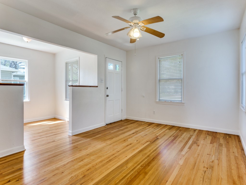 5433 Thomas Lane River Oaks TX 76114