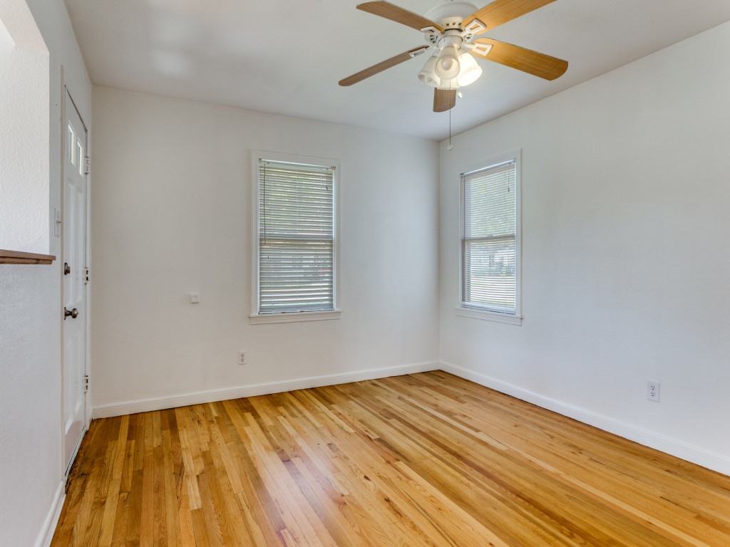 5433 Thomas Lane River Oaks TX 76114