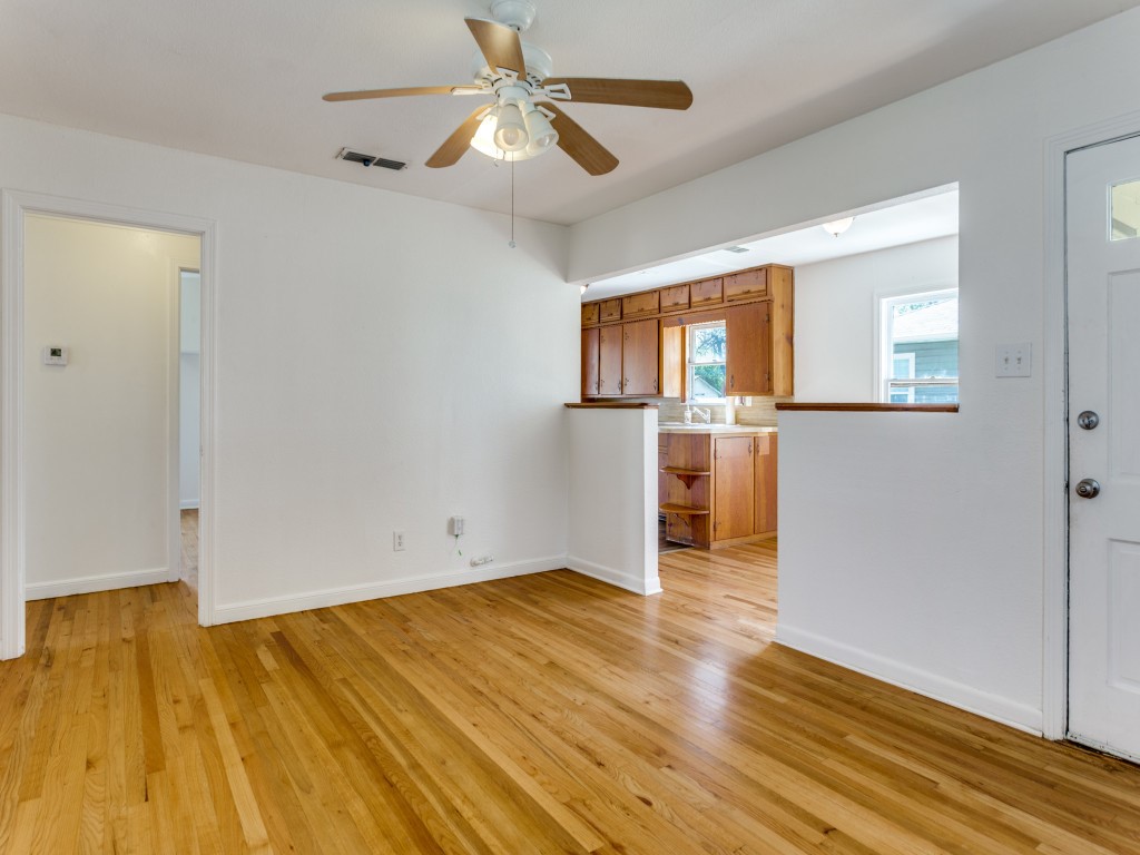 5433 Thomas Lane River Oaks TX 76114