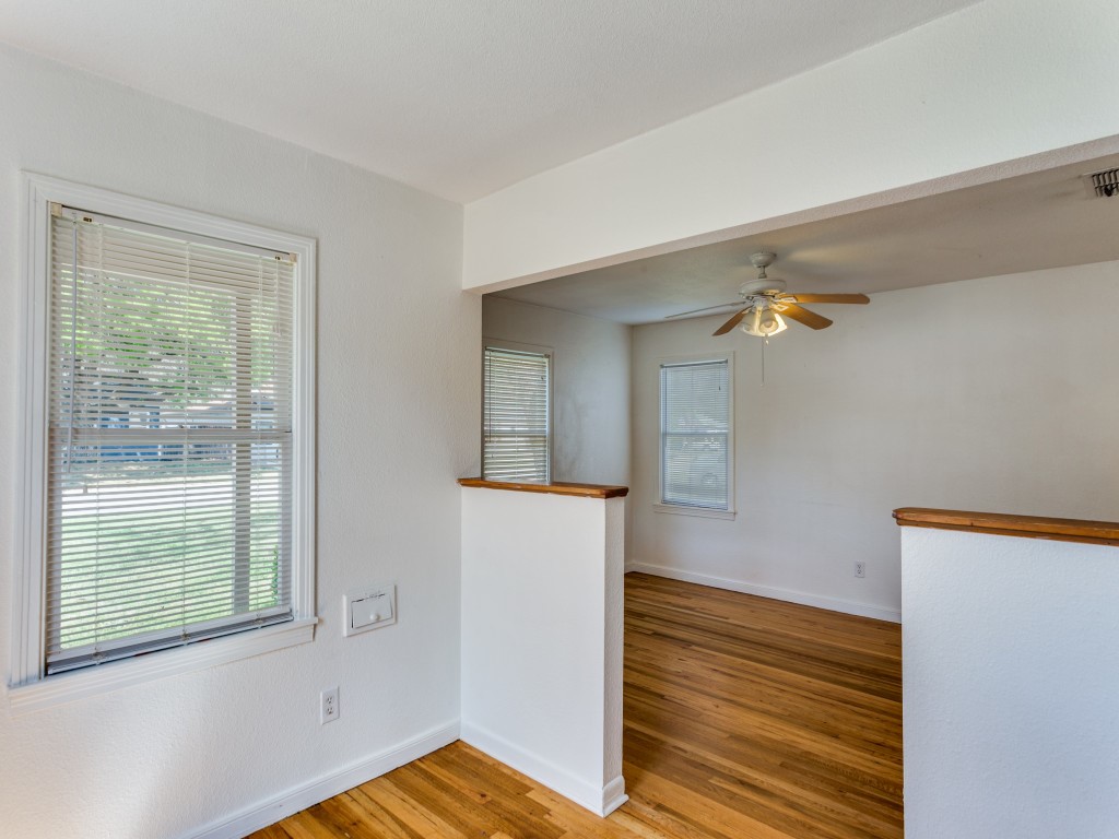 5433 Thomas Lane River Oaks TX 76114