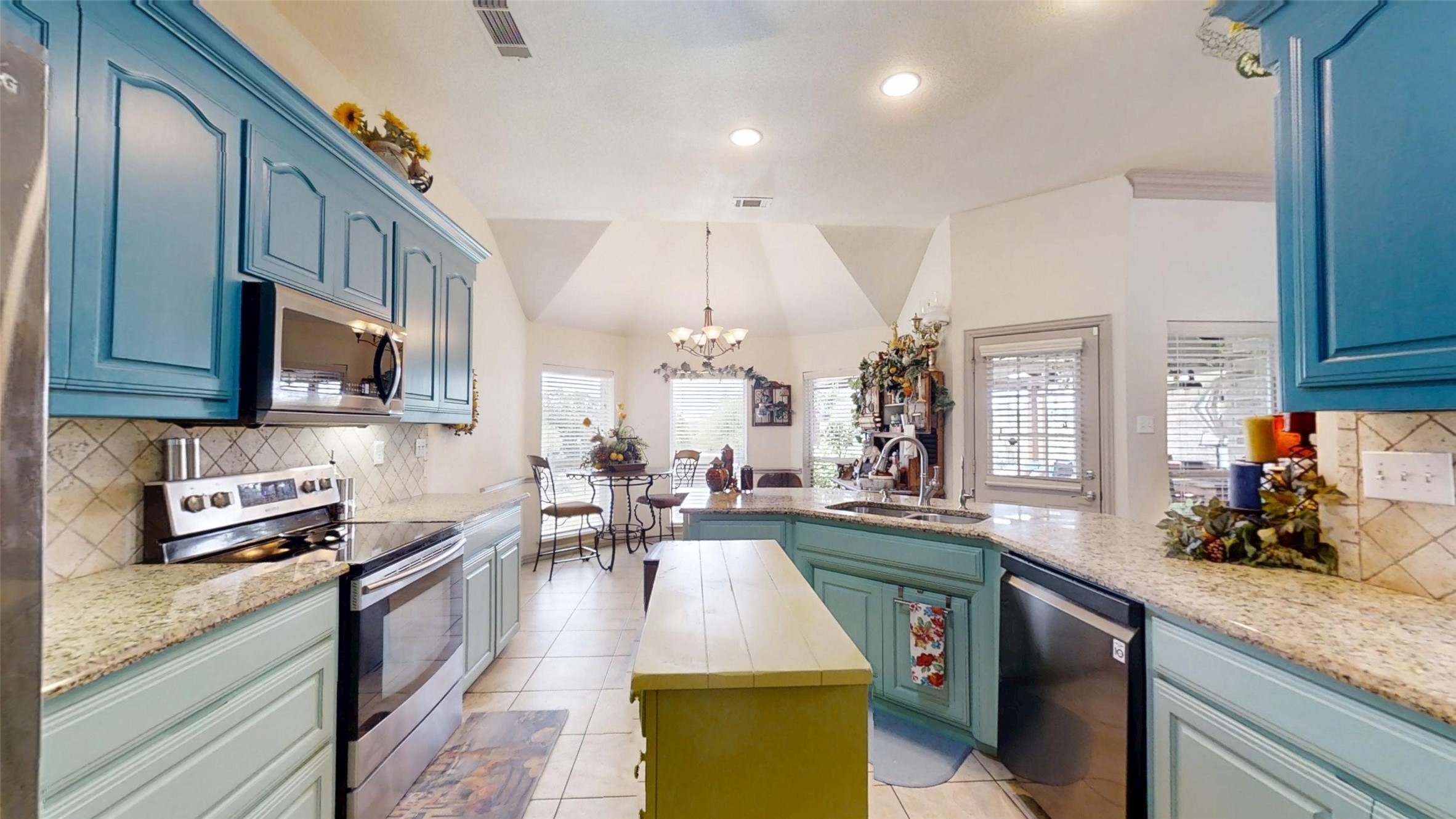 3121 Cliffview Court Granbury TX 76048