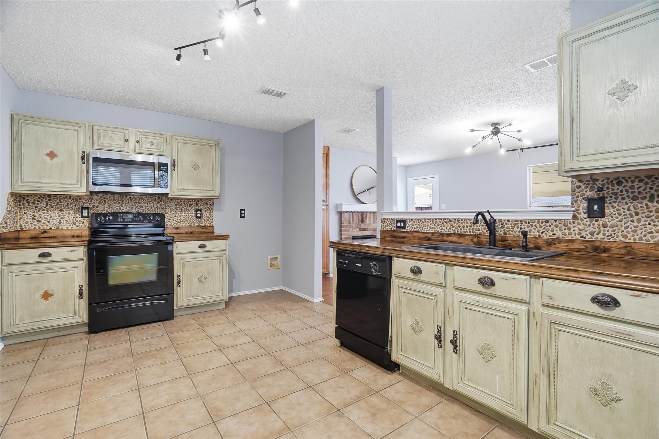 521 Oriel Circle Fort Worth TX 76036