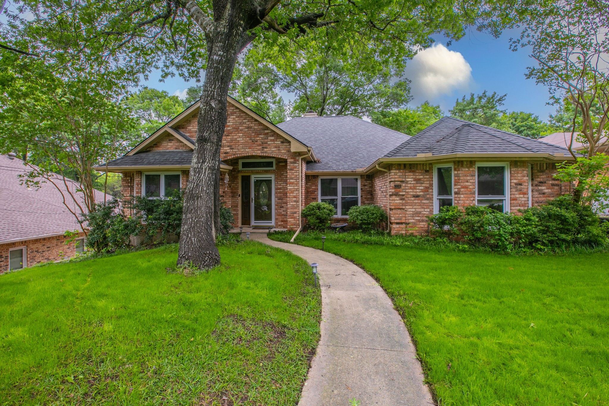 334 Meadowcreek Drive Duncanville TX 75137