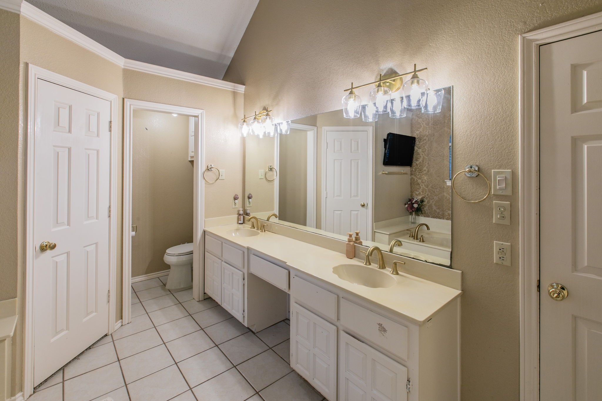334 Meadowcreek Drive Duncanville TX 75137