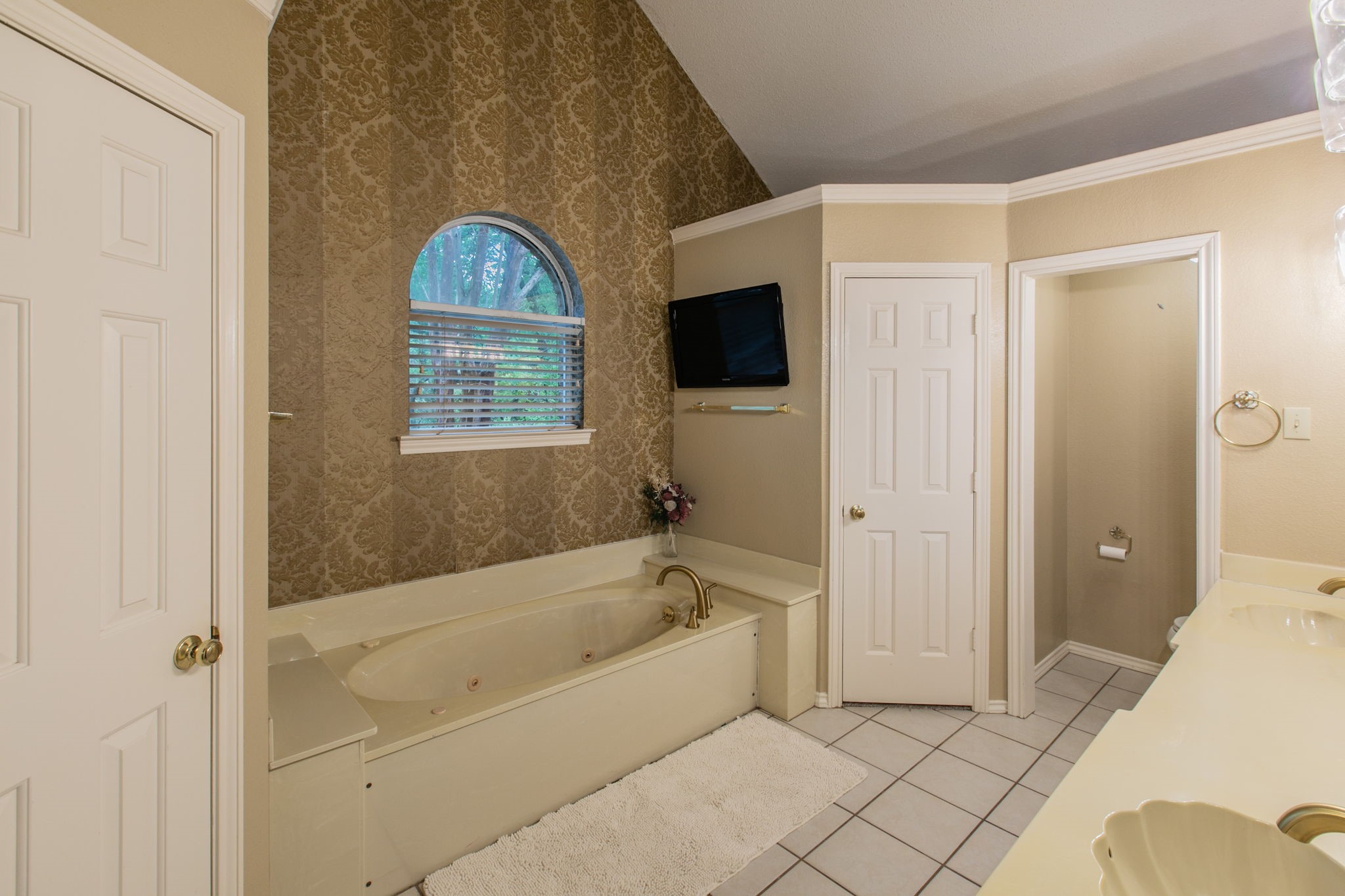 334 Meadowcreek Drive Duncanville TX 75137