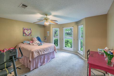 334 Meadowcreek Drive Duncanville TX 75137