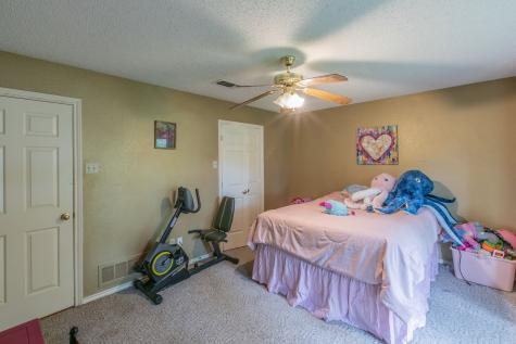 334 Meadowcreek Drive Duncanville TX 75137