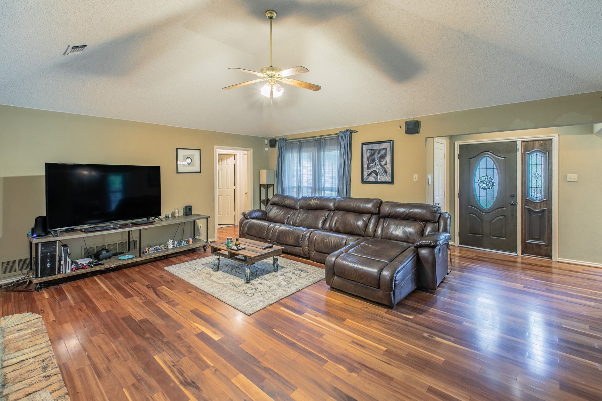 334 Meadowcreek Drive Duncanville TX 75137