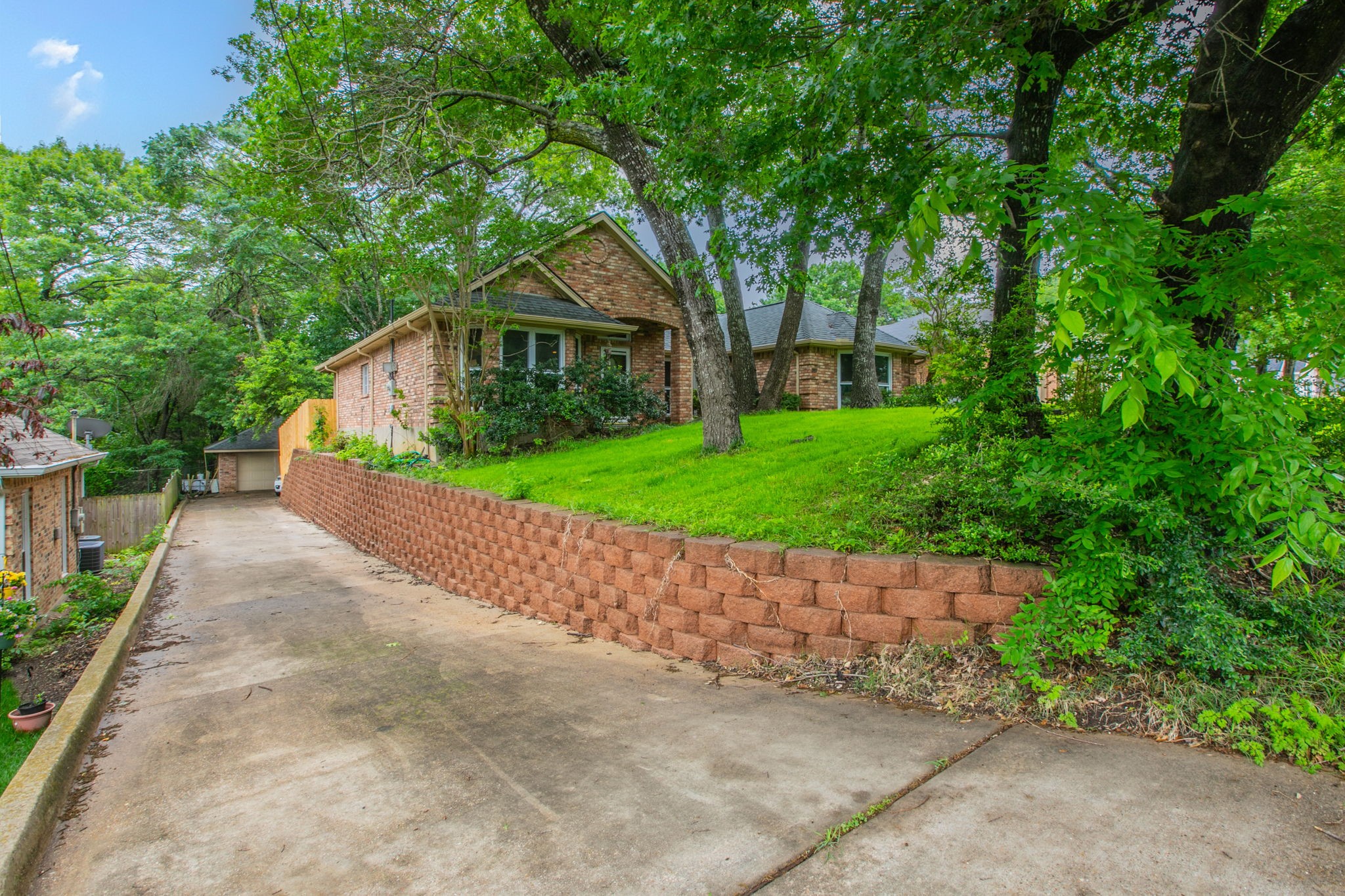 334 Meadowcreek Drive Duncanville TX 75137