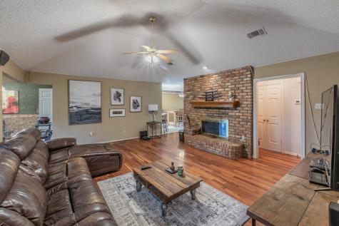 334 Meadowcreek Drive Duncanville TX 75137