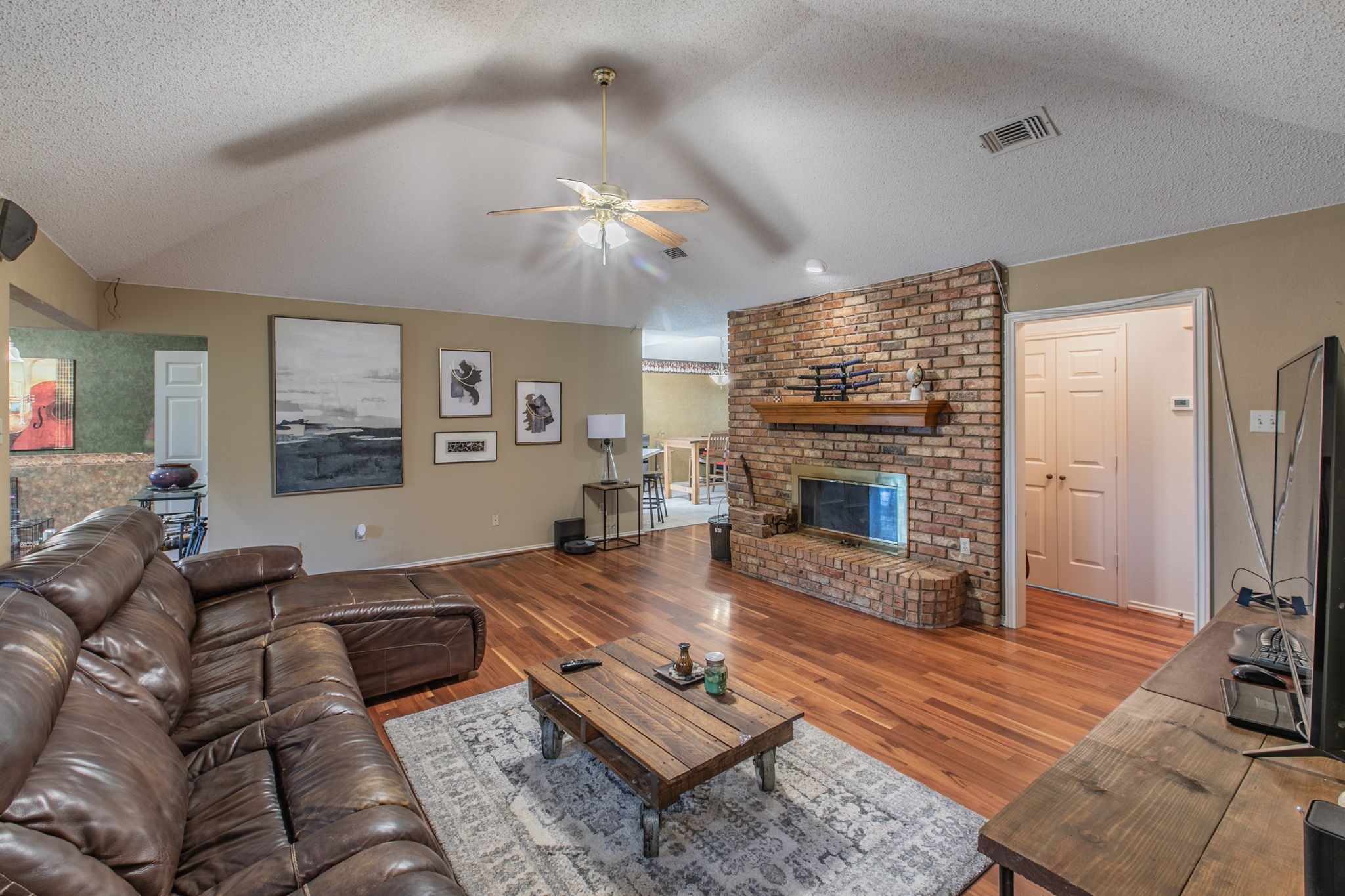 334 Meadowcreek Drive Duncanville TX 75137