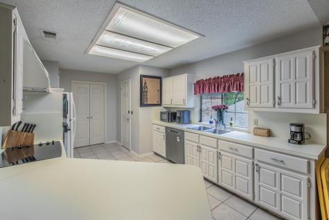 334 Meadowcreek Drive Duncanville TX 75137