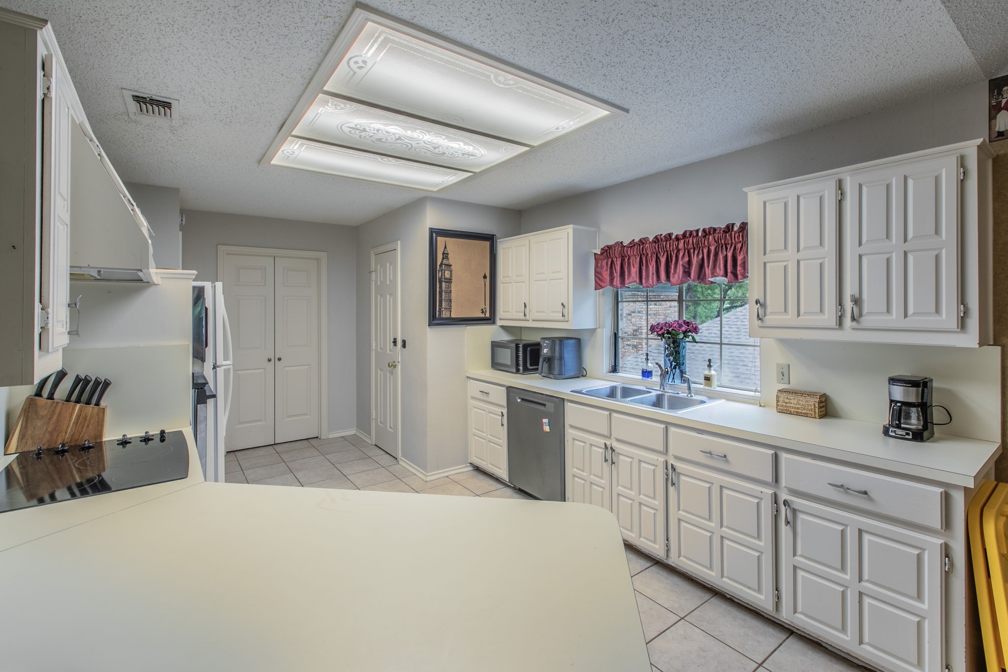 334 Meadowcreek Drive Duncanville TX 75137