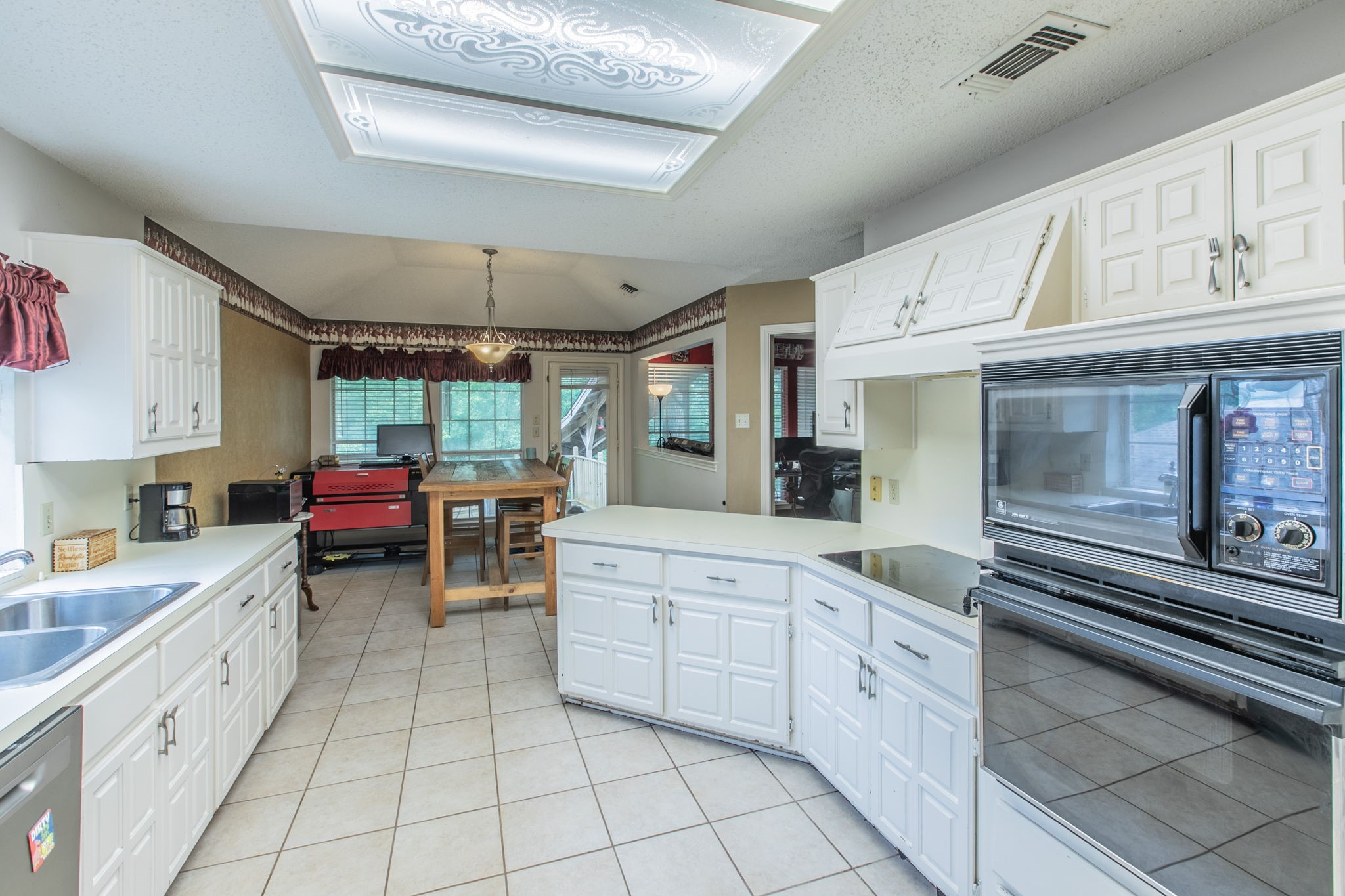 334 Meadowcreek Drive Duncanville TX 75137