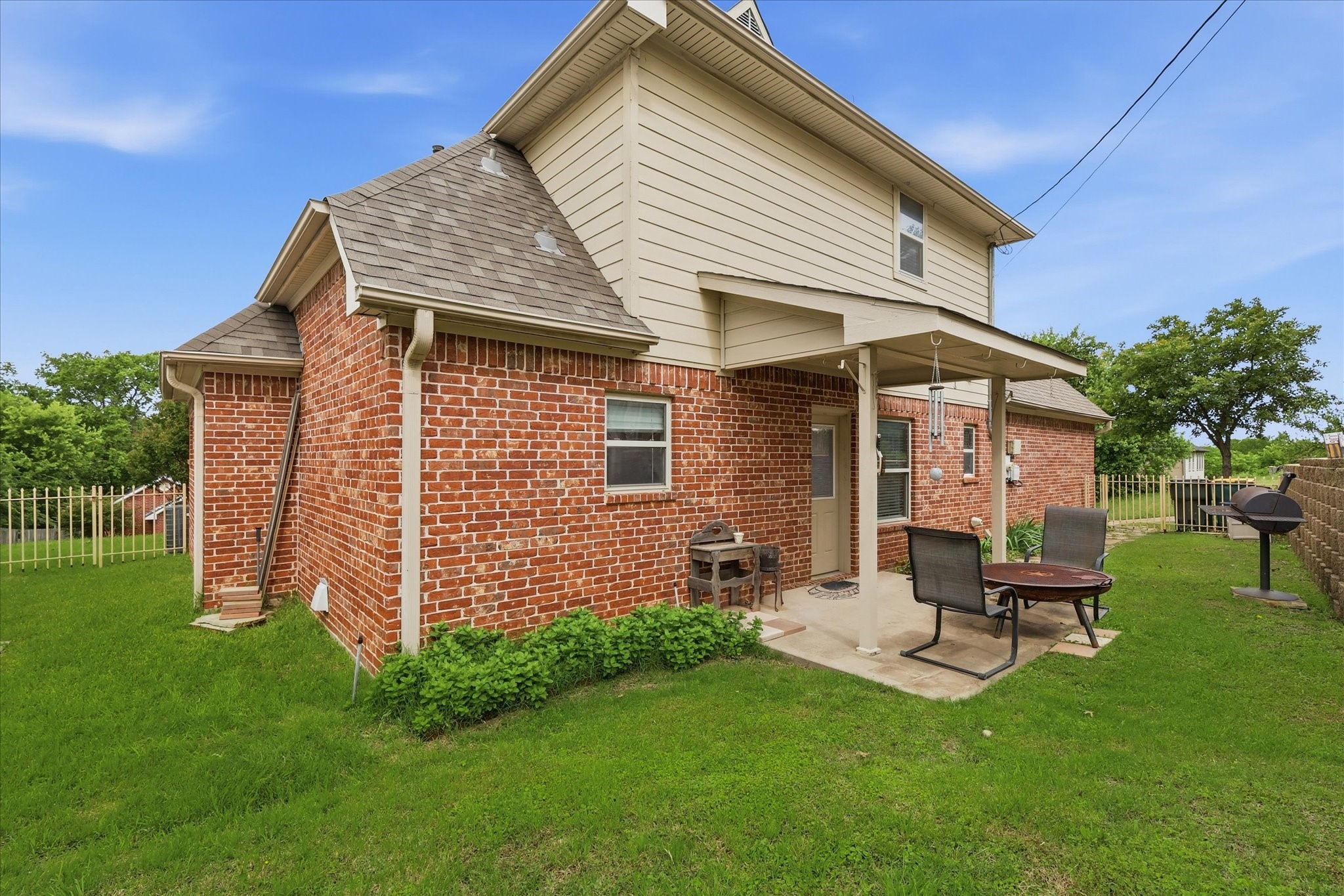 209 Arapaho W Sherman TX 75092