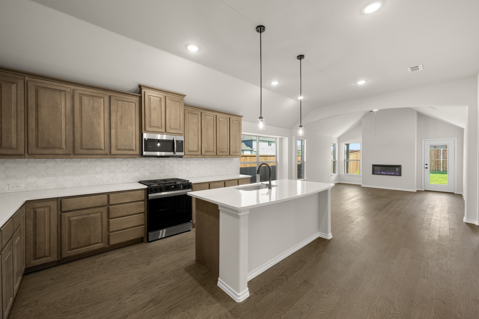 7712 Gatevine Avenue Joshua TX 76058