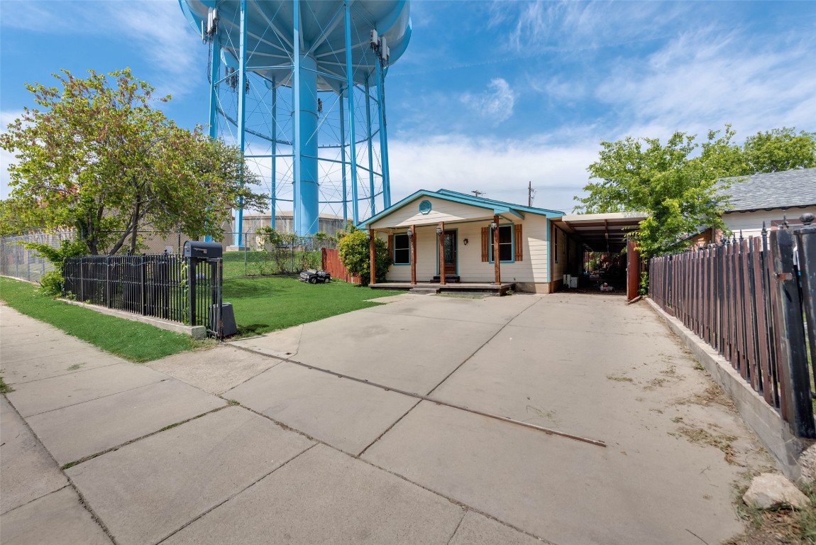 3210 Azle Avenue Fort Worth TX 76106