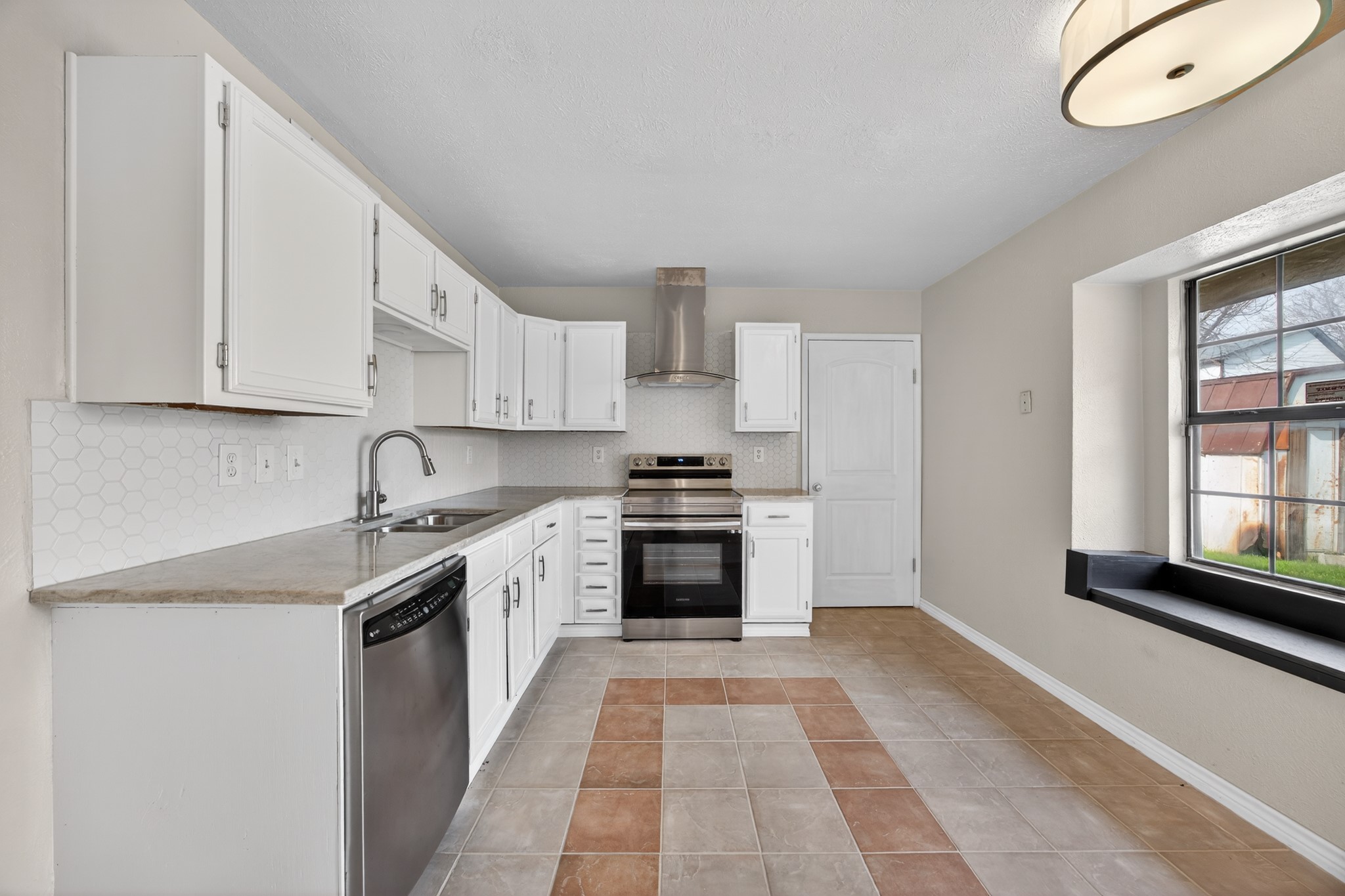 2423 Overbrook Drive Arlington TX 76014