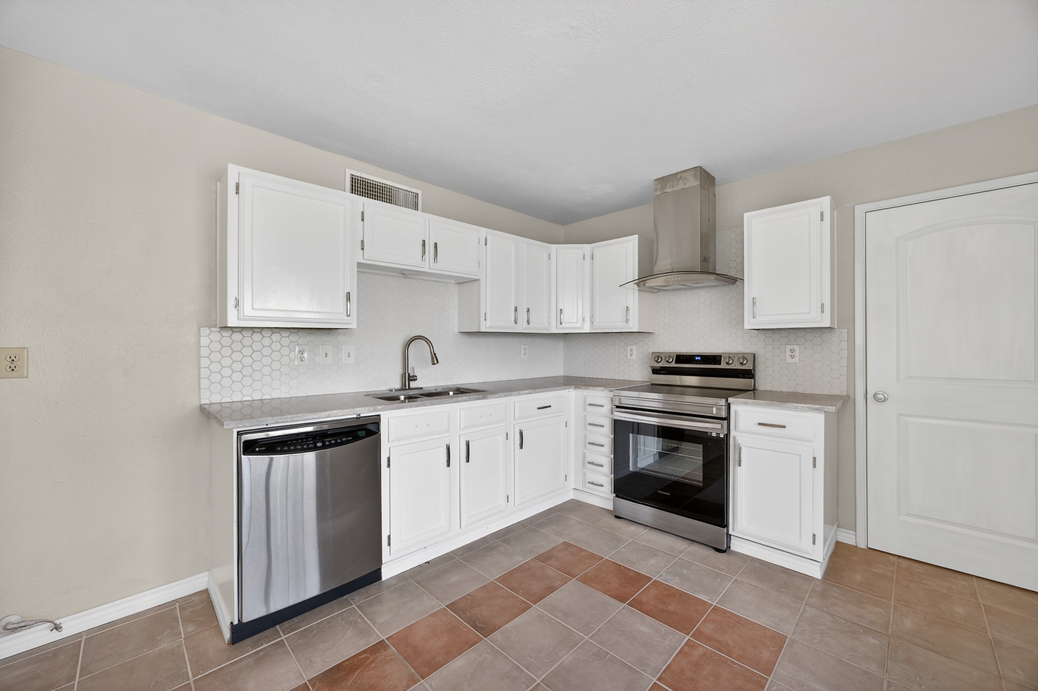 2423 Overbrook Drive Arlington TX 76014