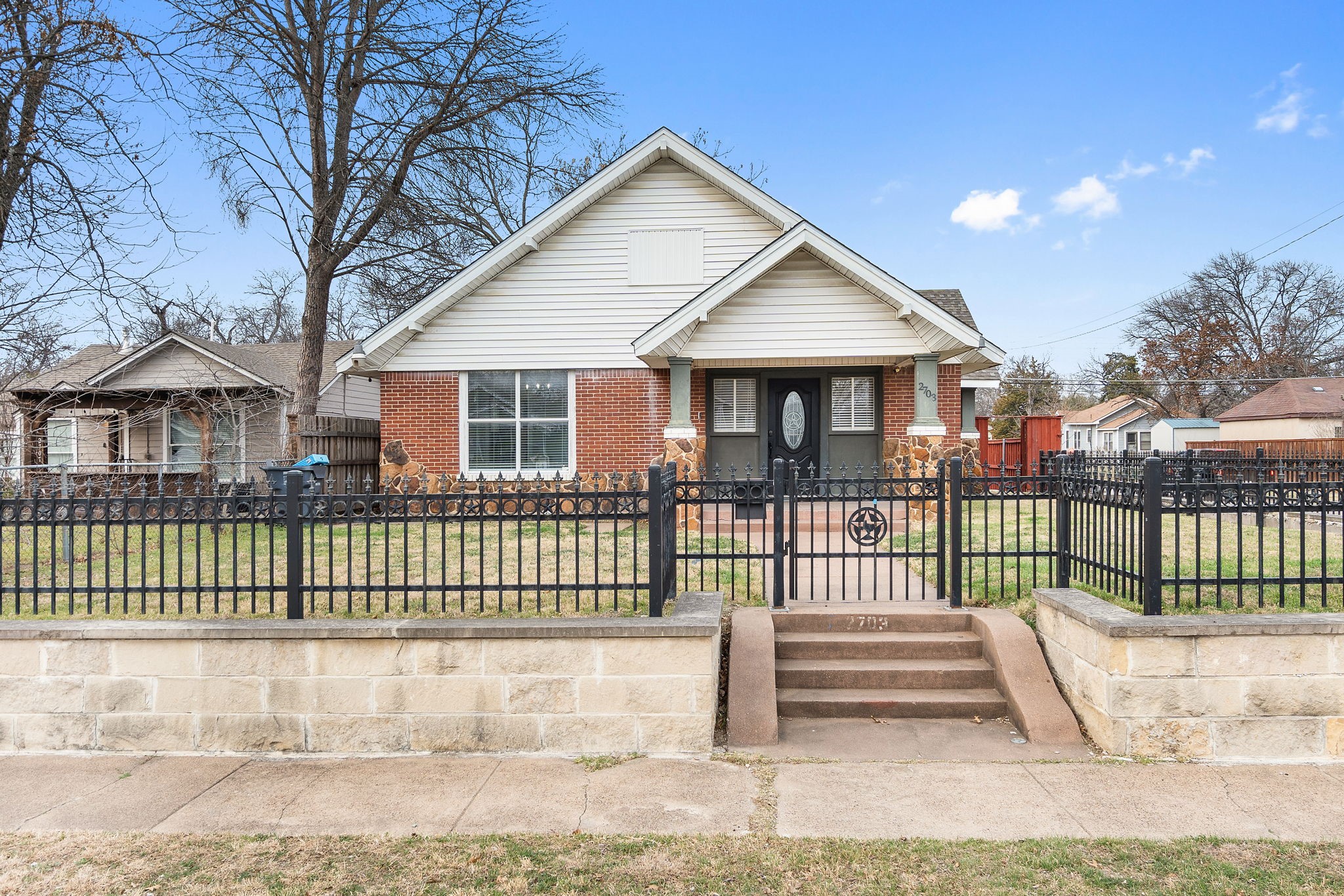 2703 Gladstone Drive Dallas TX 75211